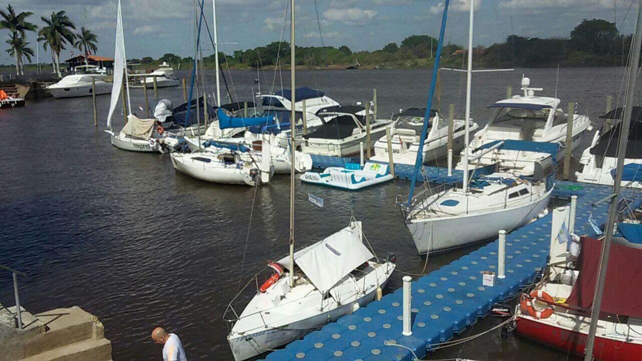 Marina del puerto de Yacht Club Corrientes