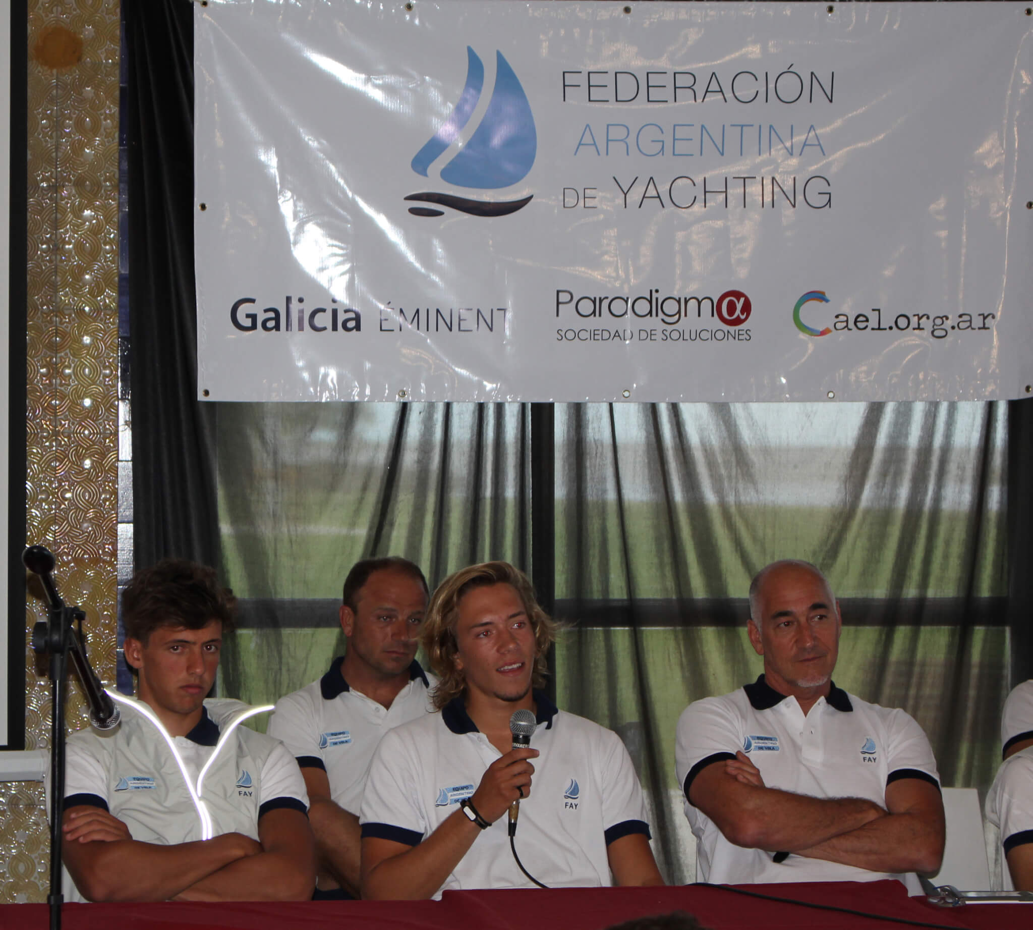 Gero Lutteral habla en la Conferencia de prensa del Equipo Argentino Juvenil de Vela