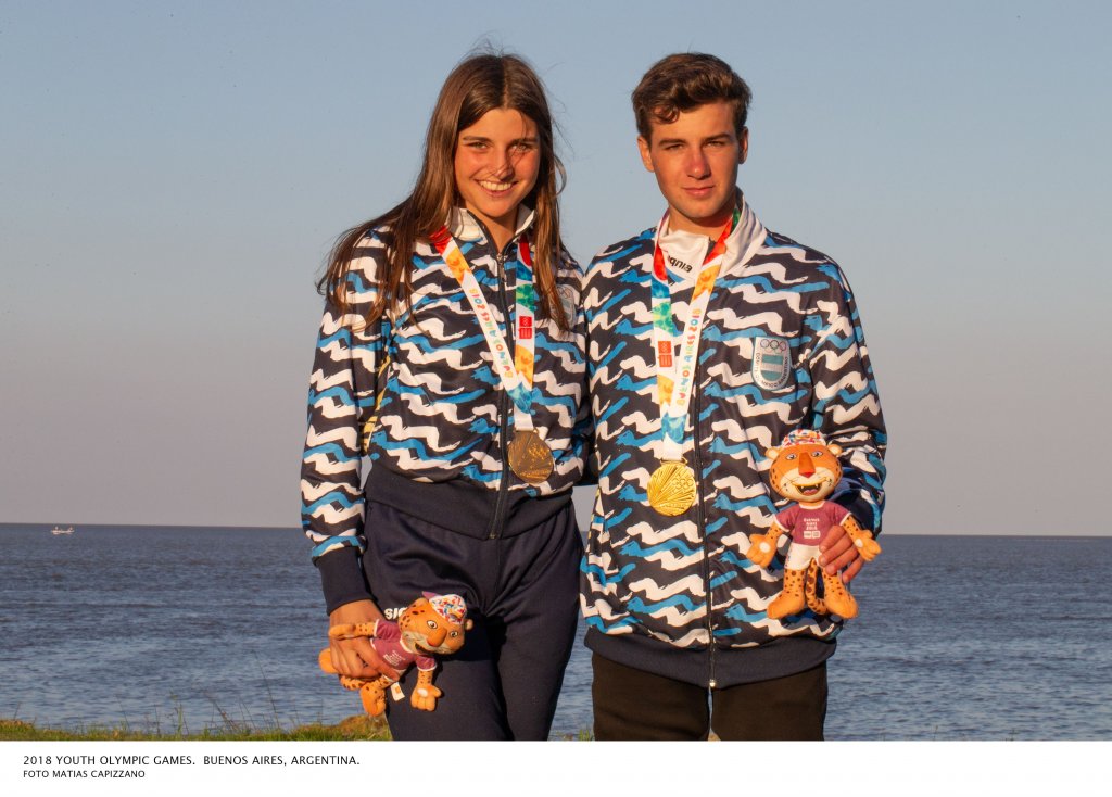 Teresa Romairone y Dante Cittadini con las medallas de oro - Nacra 15