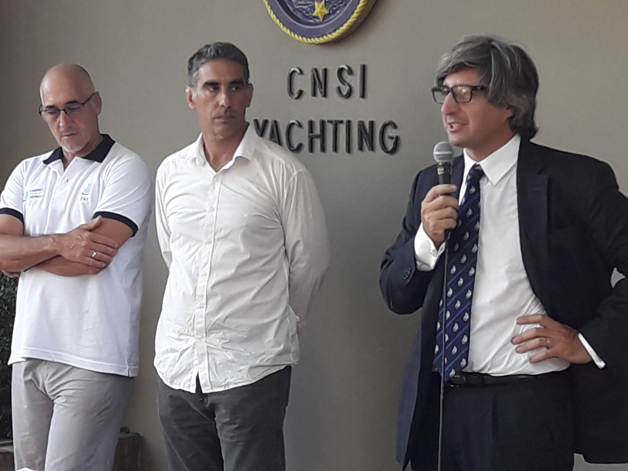 Luis Velasco dando una charla en el Club Náutico San Isidro - Reconociendo a los deportsitas Juveniles que participaron en Buenos Aires 2018