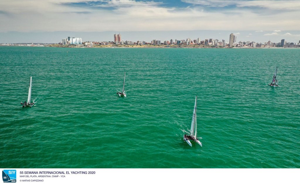 Nacra 17 corriendo regata en Mar del Plata - Semana Internacional de Yachting